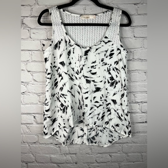 Tops - FLORAL+ FEMME black white‎ abstract print tank knit/crochet top size small